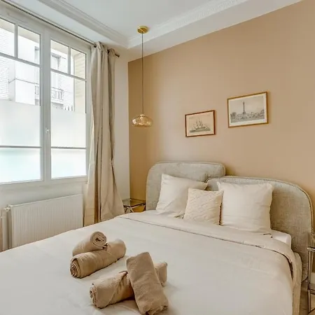 Apartment Mande Place Du Marche