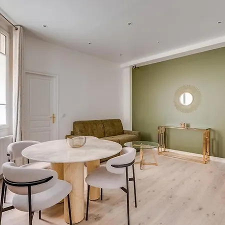 Mande Place Du Marche Apartment *