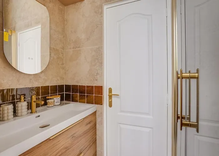 Mande Place Du Marche Apartment *