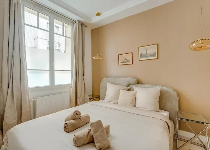 Apartment Mande Place Du Marche
